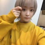Natsumi Maki Instagram - インスタに載せてなかった〜 ニューカラー🤍 今はすでに少し色落ちしてるけど。 カットカラーは安定の @hitoshi0825 さん🌟 ぽい族の方も来てくれてるみたいね✨聞いてるよん♪ 最近はサオリも通ってるww #ウルフカット #ウルフボブ #ボブウルフ #ホワイトグレージュ #ハイトーン #ハイトーンウルフ