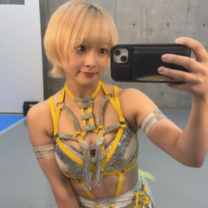 Natsumi Maki Instagram - 女優ミラーみたいなの見つけた🪞✨　
でも顔に影が...

試合はしばらくお休み〜
まっててねーん🤍

#natsupoi #なつぽい #ウルフ女子 #ウルフボブ #ウルフショート #ウルフカット