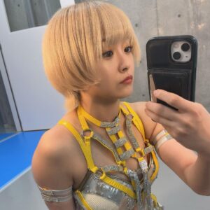 Natsumi Maki Instagram - 女優ミラーみたいなの見つけた🪞✨　
でも顔に影が...

試合はしばらくお休み〜
まっててねーん🤍

#natsupoi #なつぽい #ウルフ女子 #ウルフボブ #ウルフショート #ウルフカット