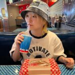 Natsumi Maki Instagram - 家族でユニバ🌟 父だけお留守番ww 母、姉、ぽいで楽しんだ〜🎡✨ 今度は父も一緒に！ でも多分ユニバとかはイイやって言う〜笑笑 #natsupoi #なつぽい #ユニバコーデ