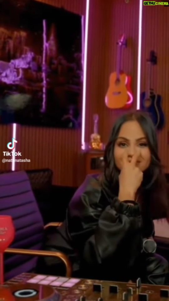 Natti Natasha Instagram - Los ojitos no mienten...... 👀👀👀👀👀👀 #tuperrota 🐩 #nastysingles 🥵