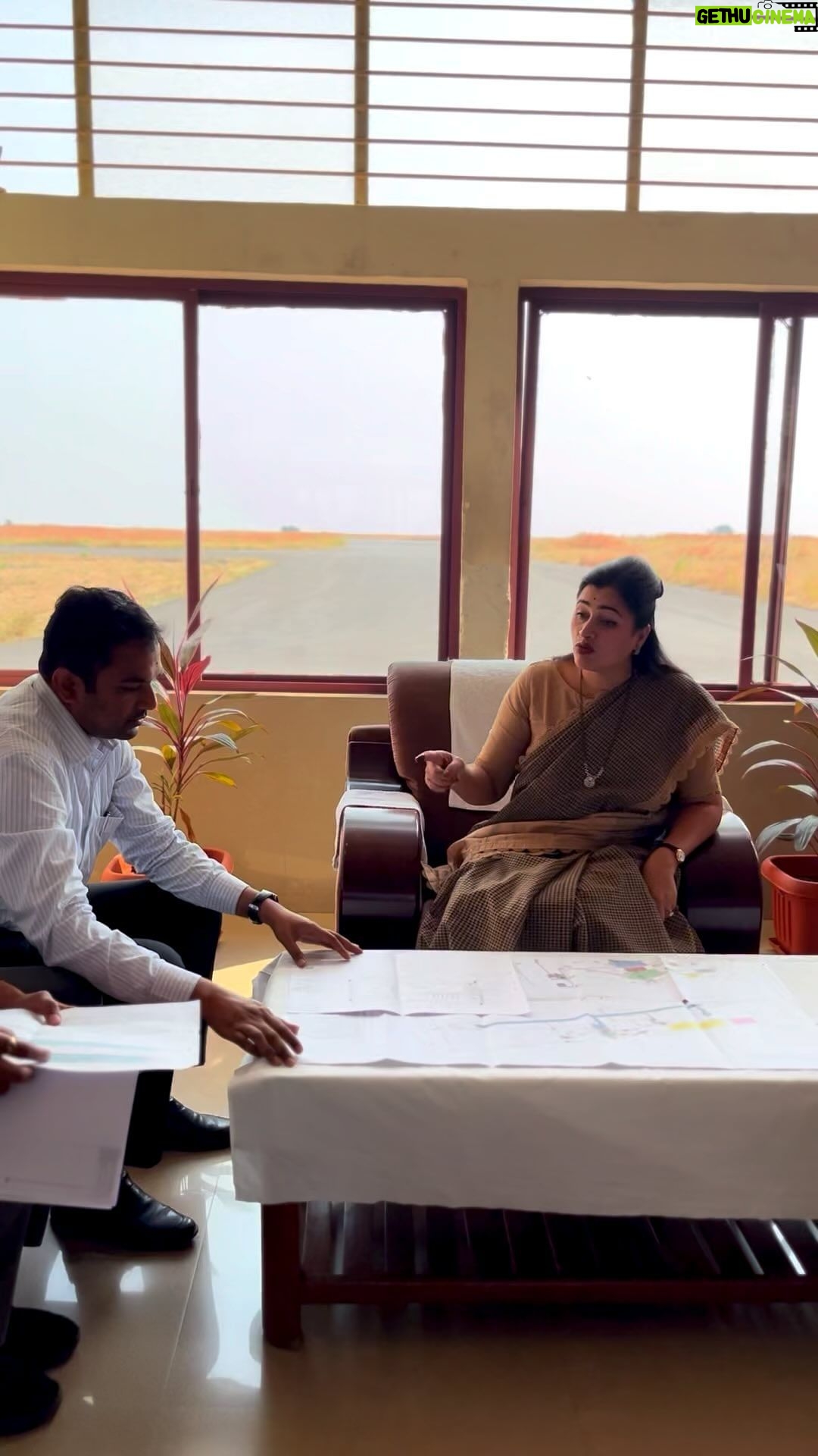 Navaneet Kaur Instagram - बेलोरा विमानतळ विकासकामांची पाहणी