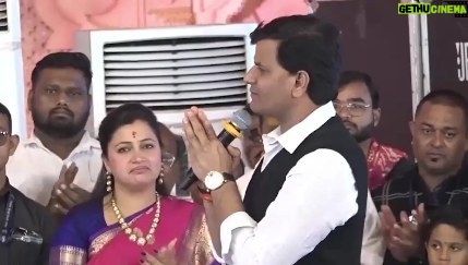 Navaneet Kaur Instagram - एक हमाल का बेटा विधायक और देश के रक्षा करनेवाले पूर्व सैनिक की बेटी सांसद