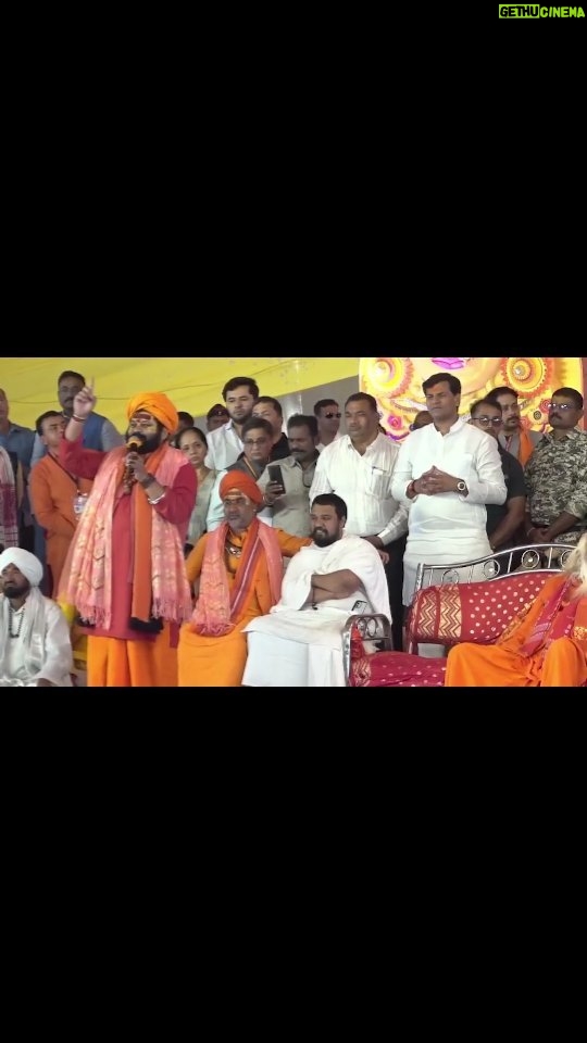 Navaneet Kaur Instagram - श्री राम जन्मभूमि अयोध्या, हनुमानगढ़ी के मुख्य महंत श्री राजूदास जी महाराज
