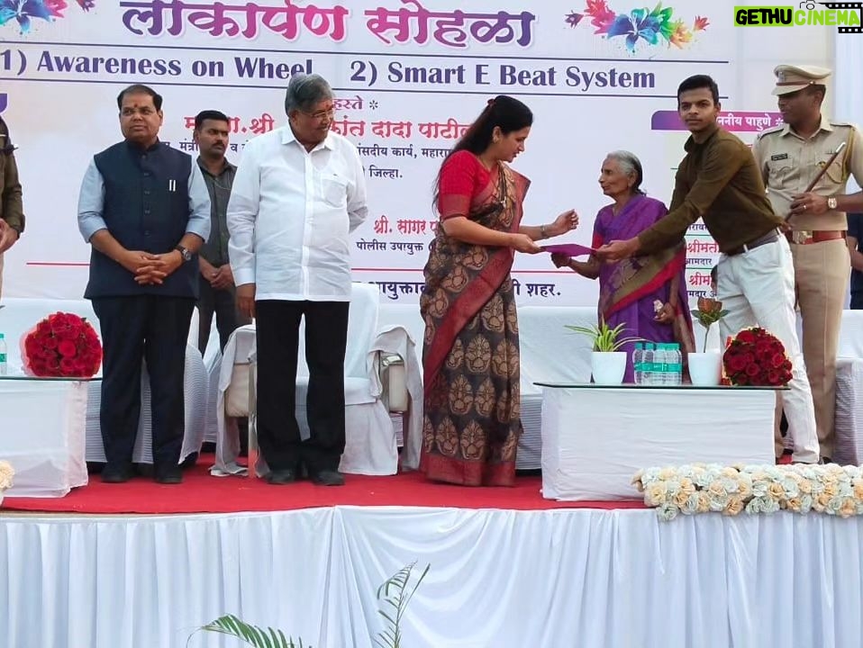 Navaneet Kaur Instagram - पोलीस आयुक्तालय अमरावती शहर येथे Awareness on Wheel व Smart E Beat System चा लोकार्पण सोहळा