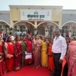 Navaneet Kaur Instagram - जिल्हा परिषद अमरावती महिला आर्थिक विकास महामंडळ अमरावती महाराष्ट्र राज्य ग्रामीण जीवनन्नोती अभियान अंतर्गत मेळघाट क्षेत्रातील स्वयं सहाय्य बचत गटांची उत्पादने विक्री केंद्र "मेळघाट हाट' उद्घाटन सोहळा मा.ना.श्री चंद्रकांत दादा पाटील यांच्या प्रमुख उपस्थिती मध्ये झाला या कार्यक्रमात राज्यसभा खासदार अनिल जी बोंडे, आमदार राजकुमार पटेल, जिल्हाधिकारी सौरभ कटियार व जिल्हा परिषद CEO अविशांत पांड्या उपस्थित होते