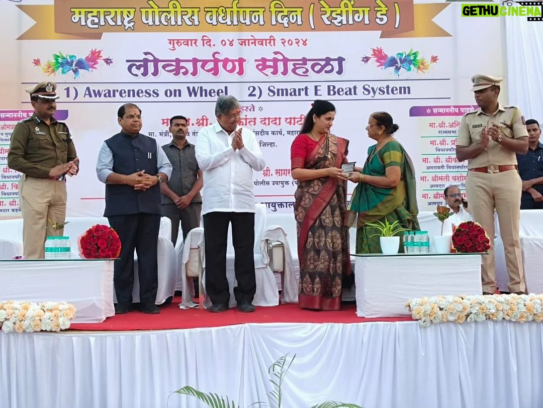 Navaneet Kaur Instagram - पोलीस आयुक्तालय अमरावती शहर येथे Awareness on Wheel व Smart E Beat System चा लोकार्पण सोहळा