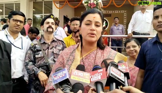 Navaneet Kaur Instagram - विधायक को डायरेक्ट आग्रा भेजना चाहिए