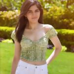 Navika Kotia Instagram – Soak up the sun and feel the breeze in shorts & super soft tees from @americaneagleindia 🌞

#AmericanEagleIndia 
#summerfits #summer #soakupthesun