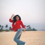 Navika Kotia Instagram - Wait for the end to see I lost it a little too much 😂 Shot by the lovely: @kashish_art 💕 #reels #dancereels #beach #goabeach #trendingreels Goa