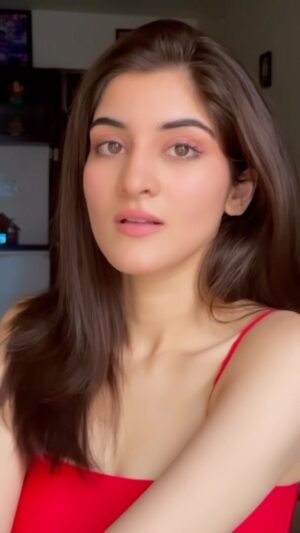 Navika Kotia Instagram - GRWM makeup edition 💄

#makeuplook #makeup #grwm #grwmmakeup #reelsinstagram #reels #reelitfeelit
