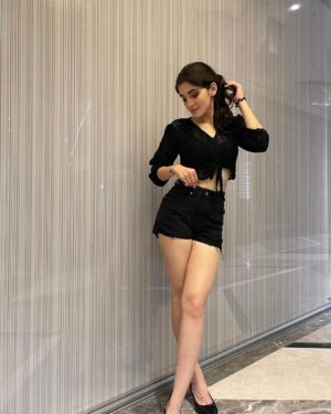 Navika Kotia Instagram - Too tired by the end of the night to walk in those heels