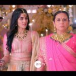 Navika Kotia Instagram – Apna vaada poora karne ke liye kya Ambika ke rokne ke baad bhi Kesar karegi Sooraj se shaadi? Dekhiye #KyunkiSaasMaaBahuBetiHotiHai, har roz, shaam 6:30 baje, sirf #ZeeTV par aur kahin bhi, kabhi bhi @zee5shows par.

#Promo

@navika_kotia 
@manasijoshiroy 
@lakshay_khurana17 
@ihimanshusoni