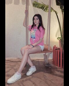 Navika Kotia Instagram - Pink makes my heart happy 🩷
