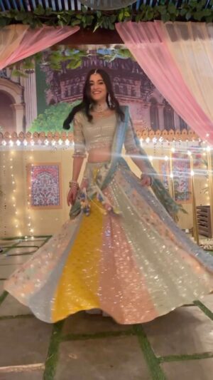 Navika Kotia Instagram - Kesar 💍

Shot by : @ihimanshusoni 
Song choice by: @ektasaraiyamehta
Styled by: @shivannishiralli 

#kyunkisaasmaabahubetihotihai #ksmbbhh