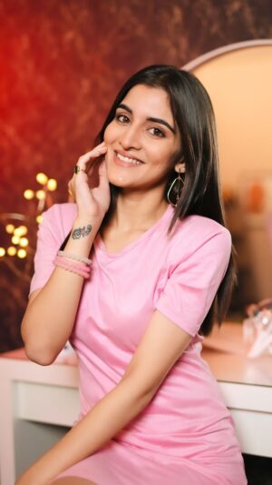 Navika Kotia Instagram - As much as I love doing makeup and getting ready for any occasion, it is super important for me to take care of my skin post makeup and my 1 step routine is to use the Vicco Turmeric Cream. 

With its pure ayurvedic ingredients, it keeps my skin healthy and happy. 

So go and get yours now! 

Don’t forget to participate in the #FarakDikhtaHai challenge and share your stories of how you can bring a farak in your or someone else’s life and to win exciting prizes from Vicco.

#ad