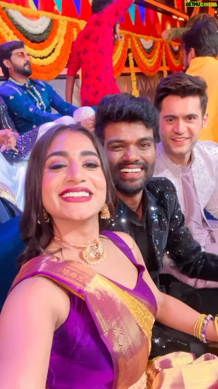 Nayani Pavani - 324.2K Likes - Moye moye 🙃
#nayanipavani #pallaviprashanth #princeyawar