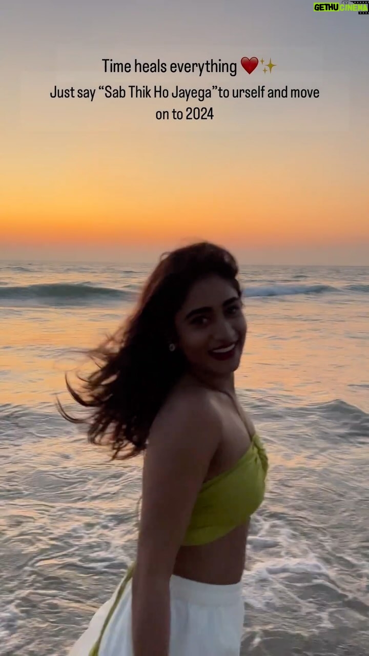 Nayani Pavani Instagram - Welcoming 2024 with Bigger Heart ♥️ Bigger goals ✨ Bigger smile ☺️