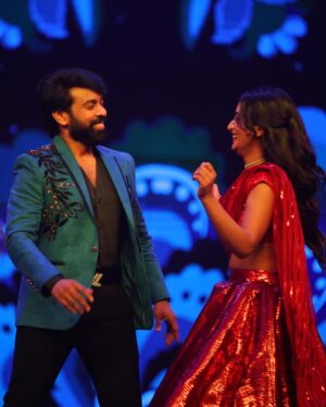 Nayani Pavani Instagram - Mass energetic dance performance in #BiggBossGrandFinale Sesson-7. 
My outfit by @contraditions 
PC by @riteshnikamphotography 
@starmaa @endemolshineind