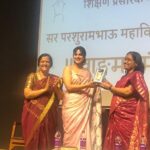 Neha Mahajan Instagram - Meeting senior college students at S.P College, Pune yesterday was a reminder of possibilities and hope, of how much meaning a warm dialogue sprung from curiosity and love and a quest for knowledge is capable of achieving, of genuine give and take of enthusiasm. I was humbled to receive your letter of honour and I am glad to be part of the legacy of your Vanmay Club. Thank you for your love and so many questions. Wishing everyone a lot of stories, poems, movies and music 🎶 love, n. @vanmaymandal_spc