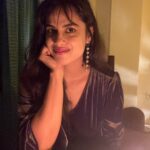 Neha Mahajan Instagram - 🥂 to growing. I feel ecstatic by all the love you all showered upon me on my b’day. All the phone calls, video messages, emails, Ig stories, surprise visits and LOVE has made me super equipped to set out for another year of adventures! Cannot thank you all enough, sorry if I couldn’t respond to each one of you, but you know you made it special. Aai Baba, life is your best gift to me. @bradleyduns you are my soulmate, without you there will be no sunshine to bask in. All my dear friends and family, you hold me whole. I love you all! 😚 Ps - @prassannart got me a b’day hat, I started the day with a 2kms run (11mins) and then resisted a nap and went to the bookstore 😆 #blueberrycheesecake
