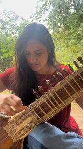 Neha Mahajan Instagram - 🌧️ learning from the raindrops. #jhala #sitar #rain