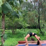 Neha Mahajan Instagram - You never know what it really means to trust the process, until you show up everyday to trust it. Bending my excuses into a backbend 🫡 #mondaymotivation #consistency