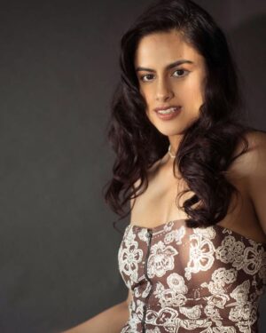 Neha Mahajan Instagram - Sunset/ Reset 🌤️

Photo @arindamsikdar 
Makeup and hair @nikitas_makeupandhair 
Styling @cocomumbai 
@toabhartists @toabhentertainment @portfolio_mumbai

#sunset #photoshoot