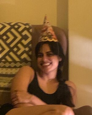 Neha Mahajan Instagram - 🥂 to growing. I feel ecstatic by all the love you all showered upon me on my b’day. All the phone calls, video messages, emails, Ig stories, surprise visits and LOVE has made me super equipped to set out for another year of adventures! Cannot thank you all enough, sorry if I couldn’t respond to each one of you, but you know you made it special. Aai Baba, life is your best gift to me. @bradleyduns you are my soulmate, without you there will be no sunshine to bask in. All my dear friends and family, you hold me whole. I love you all! 😚
Ps - @prassannart got me a b’day hat, I started the day with a 2kms run (11mins) and then resisted a nap and went to the bookstore 😆
#blueberrycheesecake