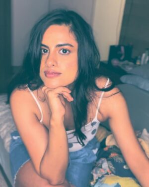 Neha Mahajan Instagram - Take the light and shine back at the sun ☀️ 
#mondaymotivation