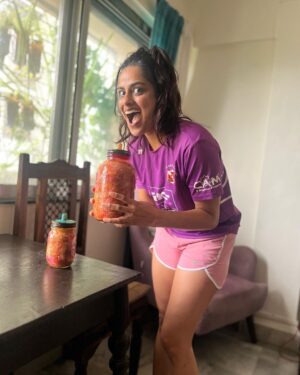 Neha Mahajan Instagram - These beautiful ferments are created by @bradleyduns @culture_foul I am lucky I get to eat them everyday and keep my gut instinct alive 😗😉
Also, I was twinning with that amazing purple hue today 🏃🏽‍♀️ 
Follow @culture_foul yet?