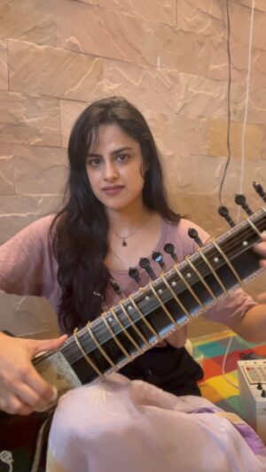 Neha Mahajan Instagram - Keep coming back to an idea, but keep going away too. That’s music? 🏡 
Still figuring !
#strings #sitar #indianmusic #ragamusic