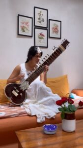 Neha Mahajan Instagram - Just some strumming @cajugrovegoa #travelsitar Goa