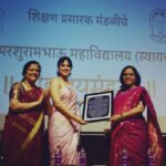 Neha Mahajan Instagram - Meeting senior college students at S.P College, Pune yesterday was a reminder of possibilities and hope, of how much meaning a warm dialogue sprung from curiosity and love and a quest for knowledge is capable of achieving, of genuine give and take of enthusiasm. I was humbled to receive your letter of honour and I am glad to be part of the legacy of your Vanmay Club. Thank you for your love and so many questions. Wishing everyone a lot of stories, poems, movies and music 🎶 love, n. @vanmaymandal_spc
