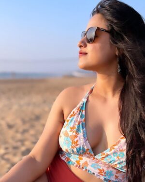 Neha Mahajan Instagram - Goa Winter 🌊🏝️🐚
#sea #beach #sunset