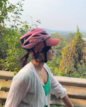 Neha Mahajan Instagram - This whole cycle ride was a reminder of how much birdsong exists. 
#life #birds
Ps - thanks to Atul our birding guide for the photos 😌
