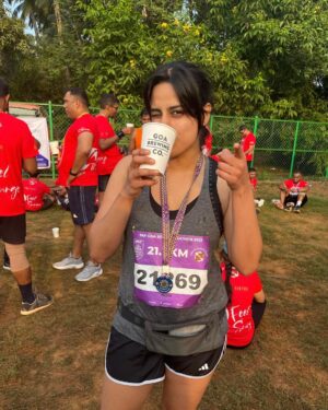 Neha Mahajan Instagram - Perks of believing your legs can fly 🥰
Had an unforgettable half marathon run yesterday with @bradleyduns 
(My timing was 2.27 guys, Bradley smashed it @ 1.45) 
@skfgoarivermarathon 
#run #halfmarathon #goa