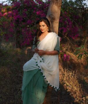 Neha Mahajan Instagram - December sun ⛅️