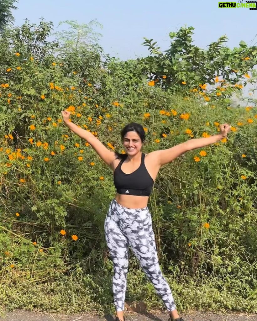 Neha Mahajan Instagram - आज काय? दसरा मग हातपाय पसरा! 😝 #happydussehra