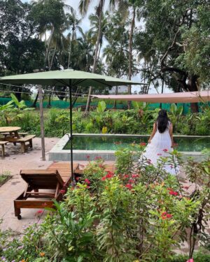 Neha Mahajan Instagram - I think we are lucky the sun rises everyday 😗
Also, have you all looked @cajugrovegoa ? Find the photos in this selection of the hosts Sneha, Shridhar and Anuja - such amazing sweet people 🥰 
#goa #goahomestay #travel #cajugrovegoa