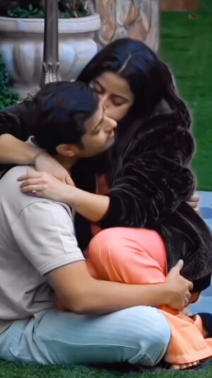 Neil Bhatt Instagram - Dil se jude hue aur ek dusre ke hamesha saath. Yeh hai Neil aur Aishwarya ka pyaar, jise waqt ne bhi azmayaa magar badal nahi paya. Inki prem kahani, jaise shuru hui thi pyaar se, aaj bhi hai inke pyaar main wohi gehraaiyaan. 🌟❤️ 

#AishwaryaSharma #NeilBhatt #Neiwarya #TrueLoveStory #PowerCouple #SmartJodi #NeilKiAish #BiggBoss17 #BiggBoss #BB17