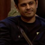 Neil Bhatt Instagram - Neil was nominated by his fellow “dimaag” house contestants for the entire season despite of never violating any rule of the show. Yet, when Neil was given the power to distribute food ration in the house, he chose not to take his revenge out by keeping anyone hungry. Time and again, Neil has proved himself to be a fair contestant, winning hearts by staying true to his honest personality. More power to you Neil. We hope you continue playing the way you are💪🏼 Hoodie by - @spykarofficial Tshirt by - @purvabansal5 Styled by - @purvabansal5 Assist by - @kalyanis_couture #HonestPlayer #WinnerofHearts #NeilBhatt #Neiwarya #BiggBoss17 #BiggBoss #BbB17