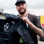 Neymar Jr Instagram – ‼️ [GIVEAWAY] ‼️

Your chance to win my 1 of 1 NJR signed F1 race suit 🔥🏁

All you have to do:
– Like the post 
– Follow @Pumamotorsport and @neymarjr 
– Share the post in story 

Winner will be announced on June 9th via DM. 

Boa sorte 💛💚
_____________________________

‼️ [SORTEIO] ‼️

Sua chance de ganhar meu 1 de 1, traje de corrida F1 assinado por mim.

Tudo que você tem a fazer:
– Dê um “like” no post 
– Siga @Pumamotorsport e @neymarjr 
– Compartilhar o post no story

O vencedor será anunciado no dia 9 de junho via DM.

Boa sorte 💛💚