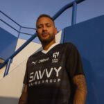 Neymar Jr Instagram - ‎أناقة التاريخـي بطقم #الهلال الثالث @neymarjr ‎‏💫🔝😍 ‎انضم إليه الآن 💙 Look who’s riding the blue wave! @neymarjr 💫🔝😍Unleash your lunar magic with the latest Al Hilal Third Kit💙