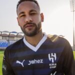 Neymar Jr Instagram – ‎أناقة التاريخـي بطقم #الهلال الثالث
 @neymarjr ‎‏💫🔝😍
‎انضم إليه الآن 💙

Look who’s riding the blue wave! @neymarjr 💫🔝😍Unleash your lunar magic with the latest Al Hilal Third Kit💙