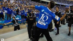 Neymar Jr Instagram - ليلة مبهرة، غمرتني بالسعادة شكرًا لجمهور #الهلال.. فخور كوني هلالي 💙 @alhilal Uma noite incrível que me deixou feliz Obrigado aos fãs do @alhilal .. orgulho de ser Al Hilal 💙