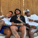 Neymar Jr Instagram – Só risada com meus meninos 😂😂
@vinijr @edermilitao
