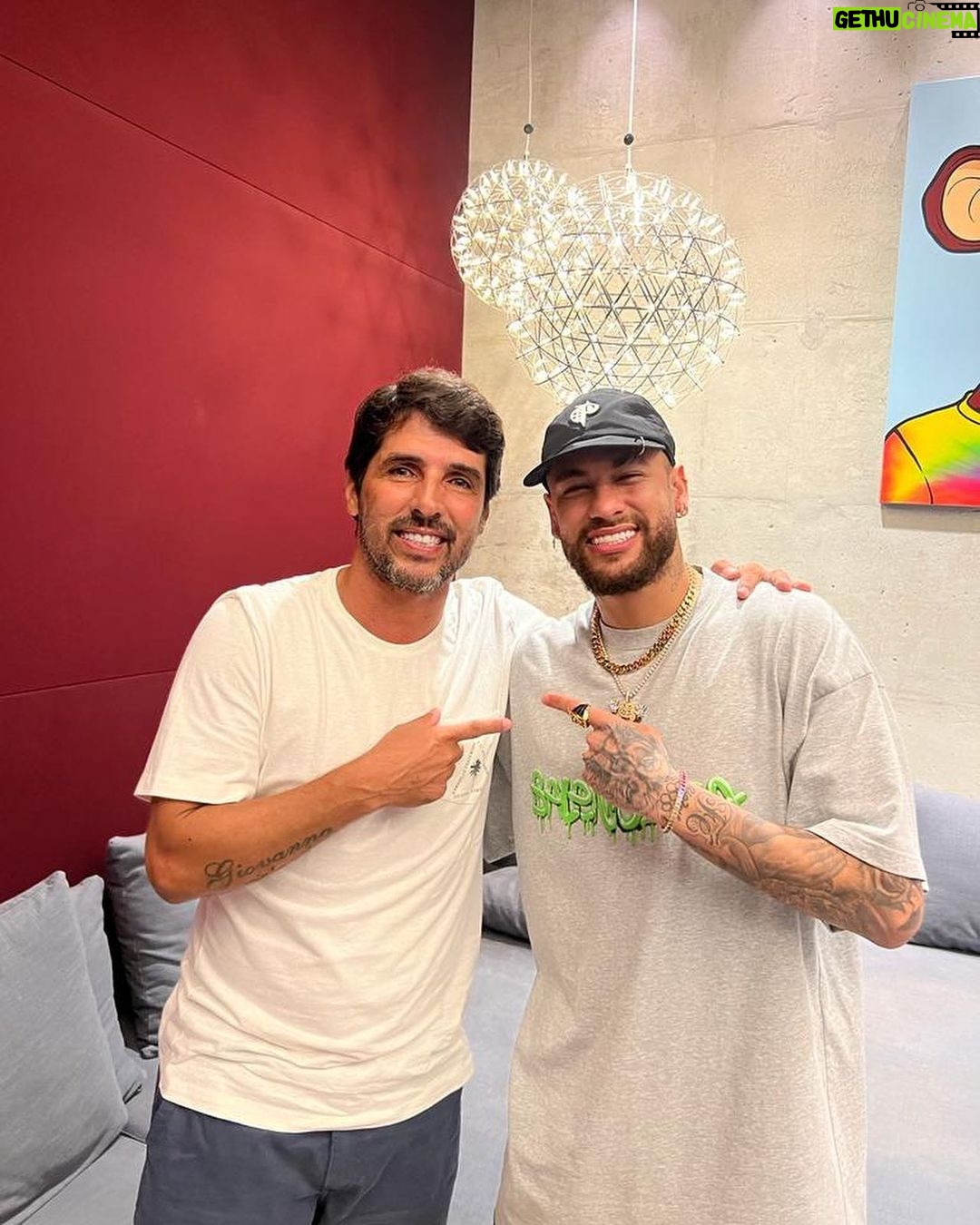 Neymar Jr Instagram - Que prazer te conhecer craque! Sou te fã @jorginhooo