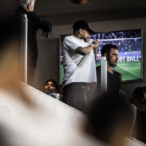 Neymar Jr Instagram - Pra sempre MENINO DA VILA 🖤🤍