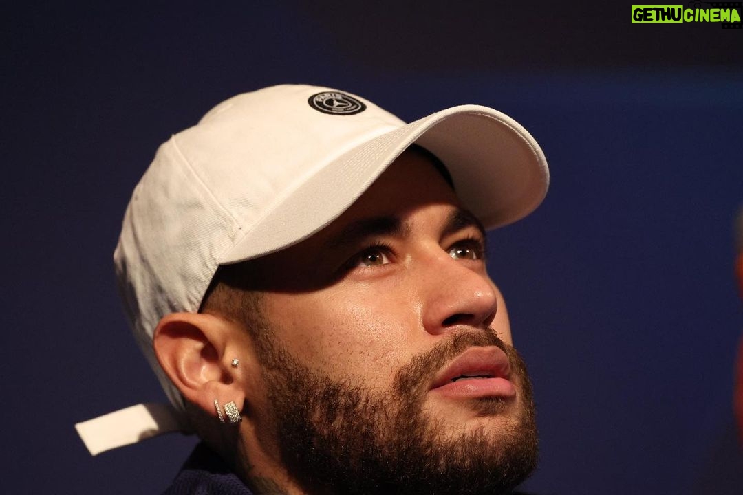 Neymar Jr Instagram - Ready for tomorrow! @championsleague